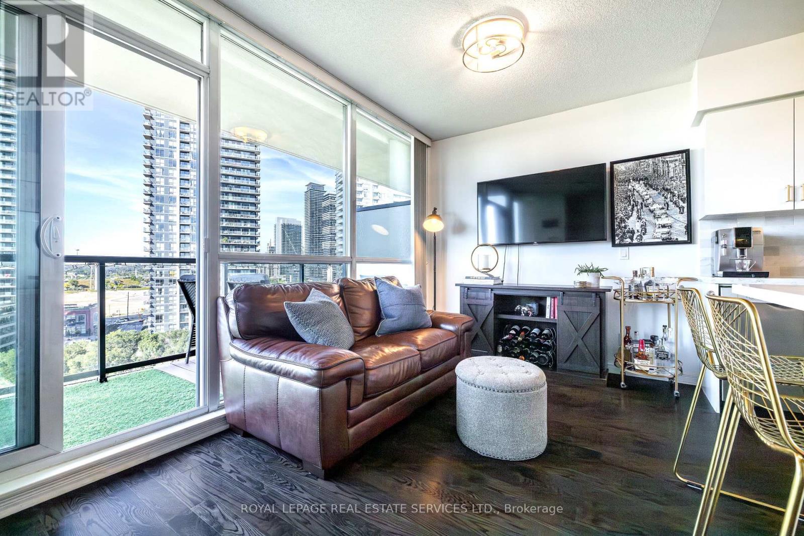 1105 - 15 Legion Road, Toronto, Ontario  M8V 0A9 - Photo 3 - W12674646