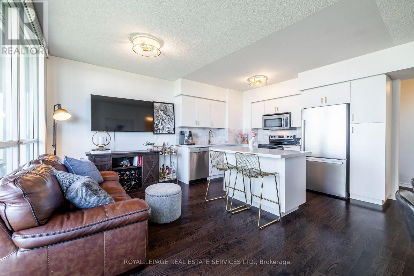 1105 - 15 Legion Road, Toronto, Ontario  M8V 0A9 - Photo 5 - W12674646