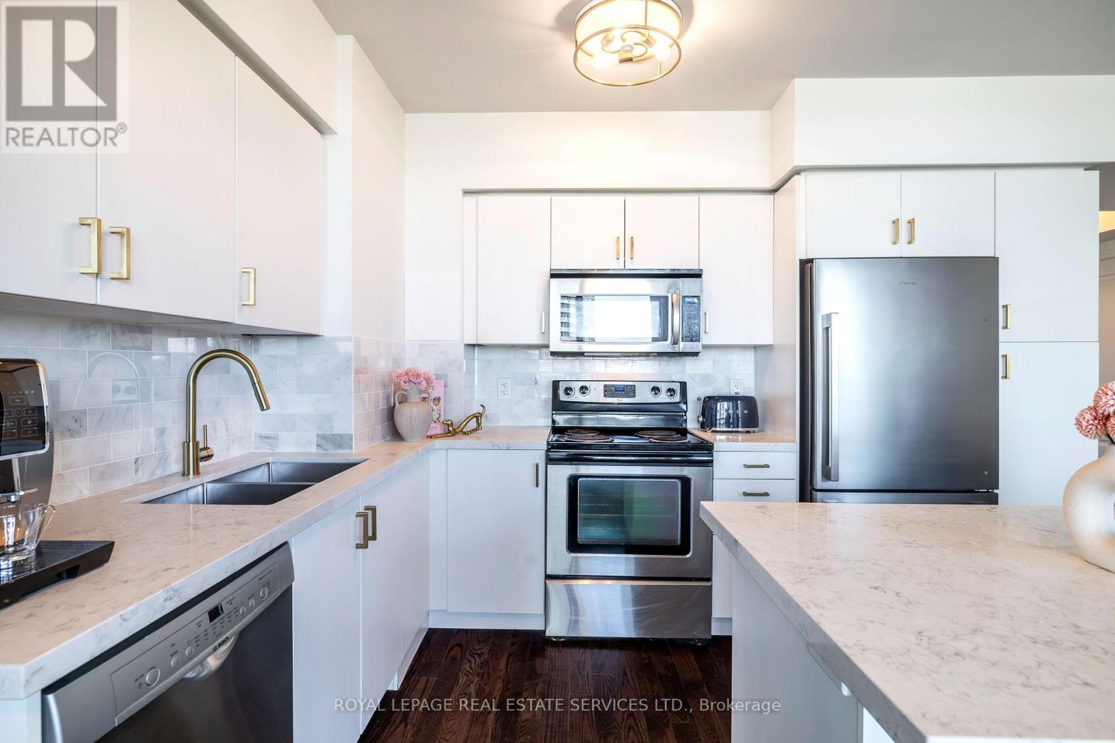 1105 - 15 Legion Road, Toronto, Ontario  M8V 0A9 - Photo 6 - W12674646