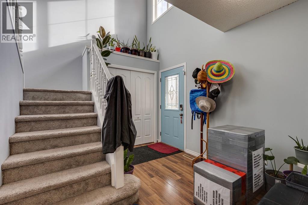 47 Westmount Road, Okotoks, Alberta  T1S 2J3 - Photo 4 - A2266980