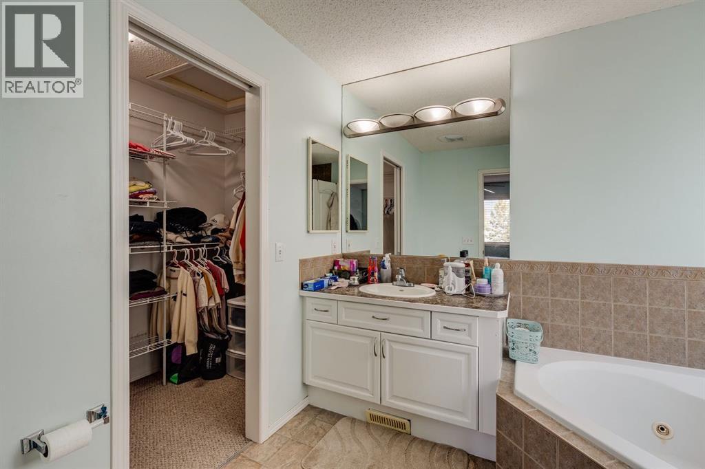 47 Westmount Road, Okotoks, Alberta  T1S 2J3 - Photo 18 - A2266980