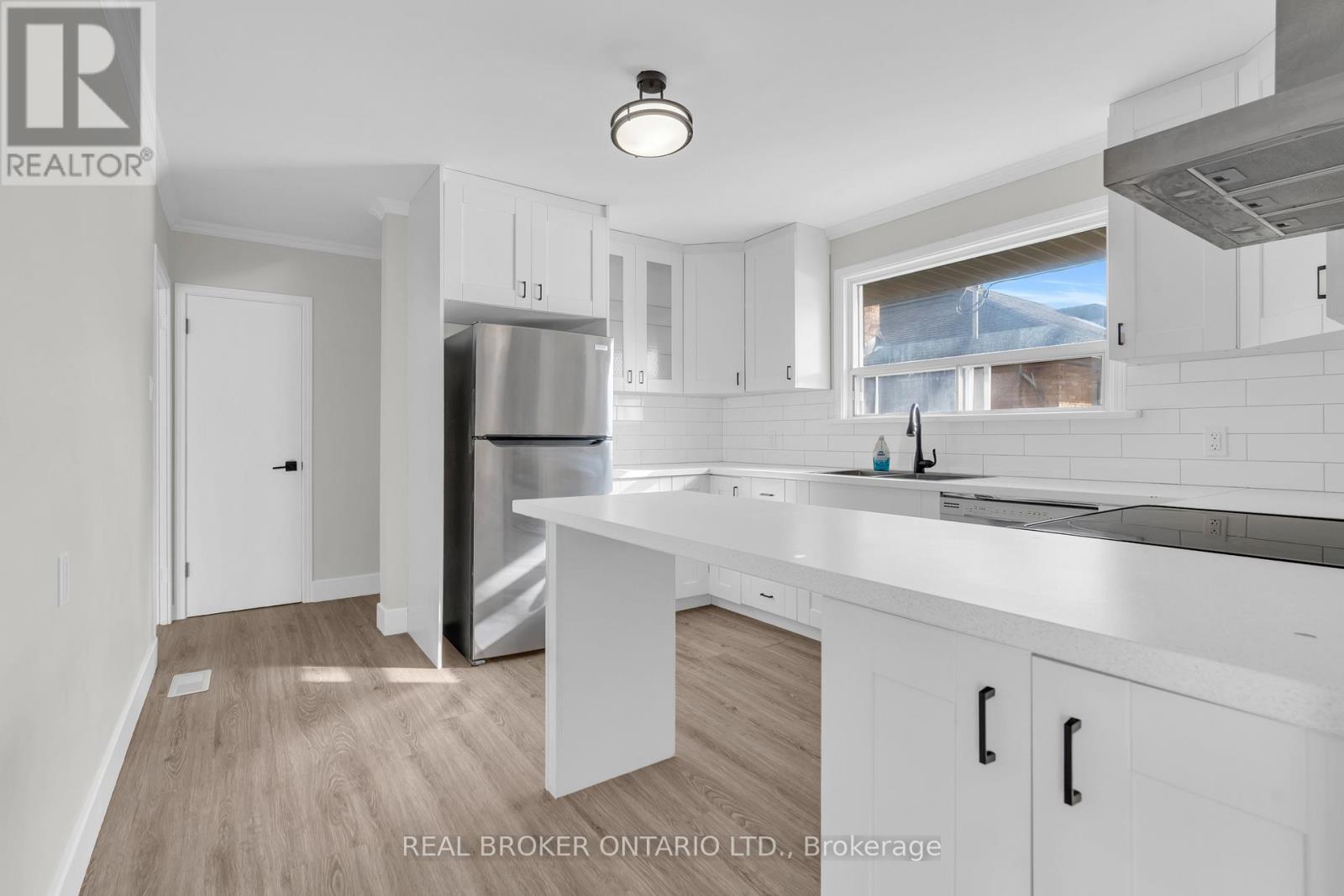 220 Bruce Street, Kitchener, Ontario  N2B 1Z3 - Photo 9 - X12674658