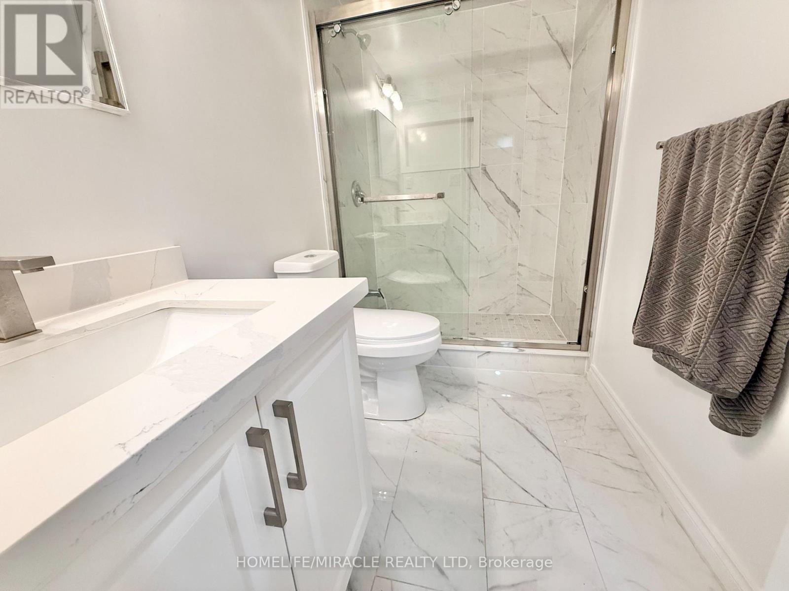 B - 668a Butternut Avenue, Waterloo, Ontario  N2V 2L1 - Photo 5 - X12674662