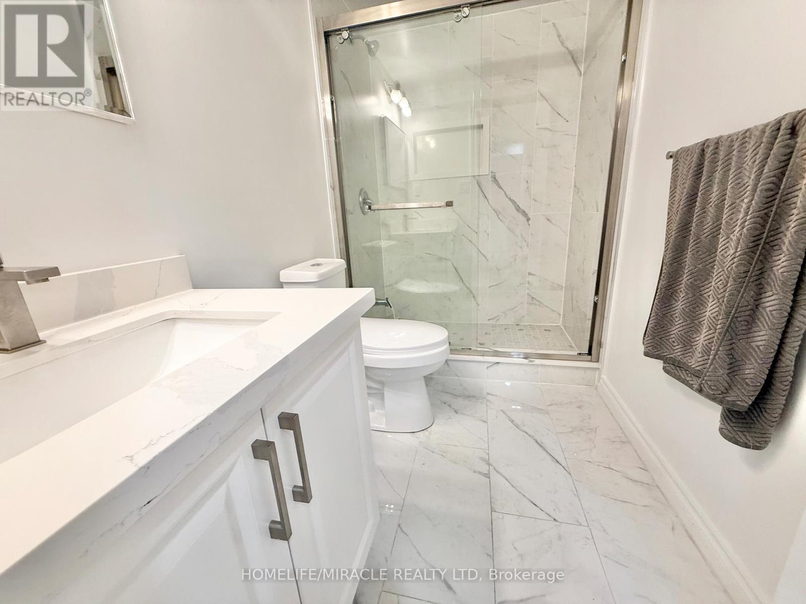 B - 668a Butternut Avenue, Waterloo, Ontario  N2V 2L1 - Photo 7 - X12674662