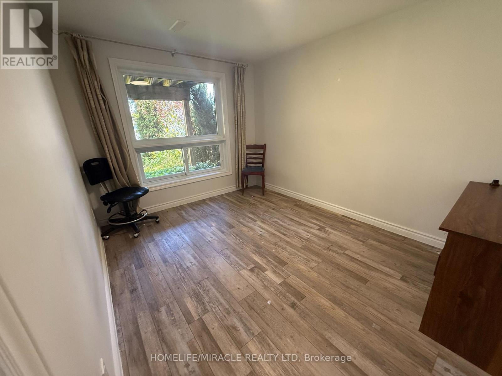 B - 668a Butternut Avenue, Waterloo, Ontario  N2V 2L1 - Photo 8 - X12674662