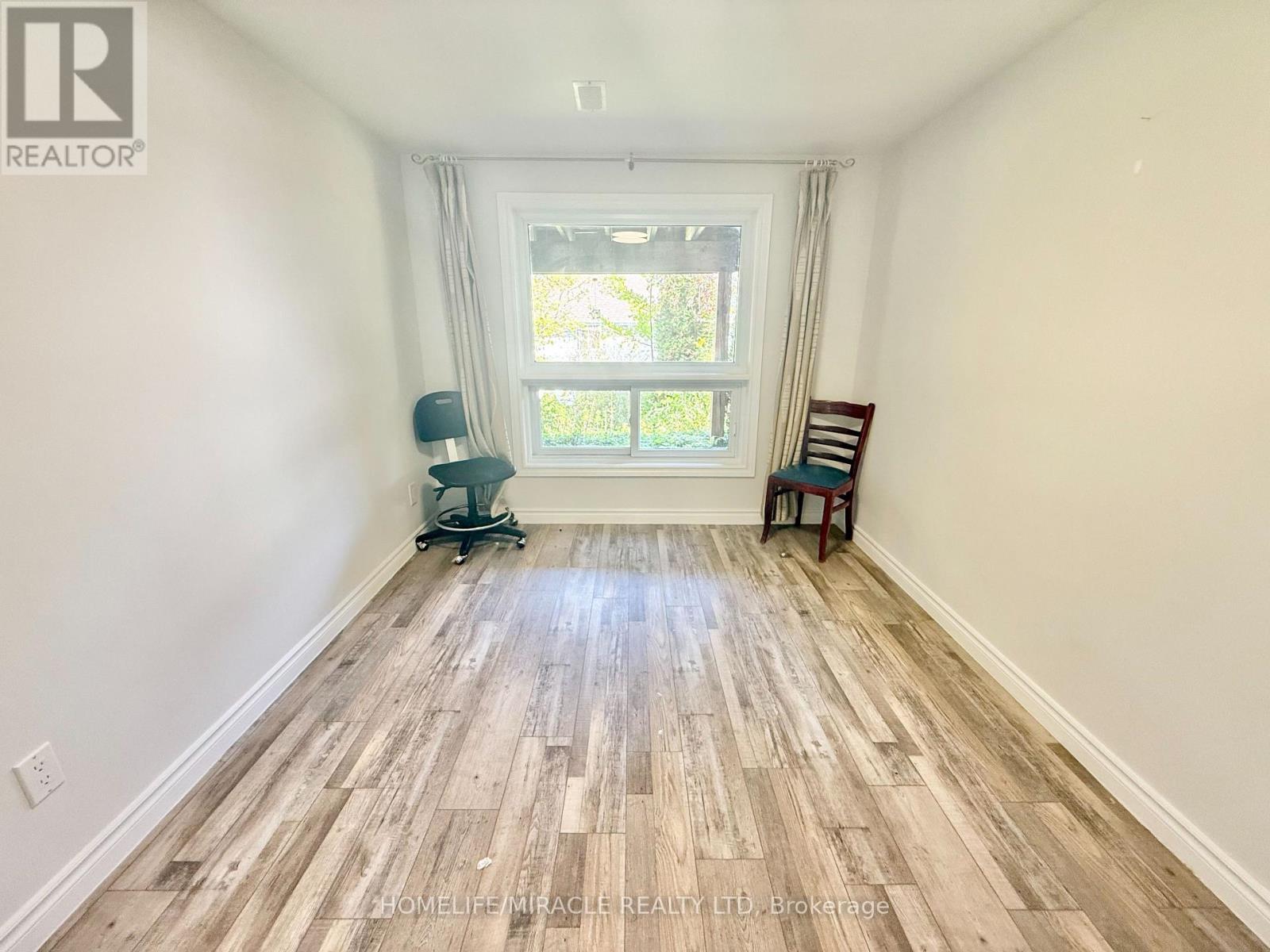 B - 668a Butternut Avenue, Waterloo, Ontario  N2V 2L1 - Photo 9 - X12674662