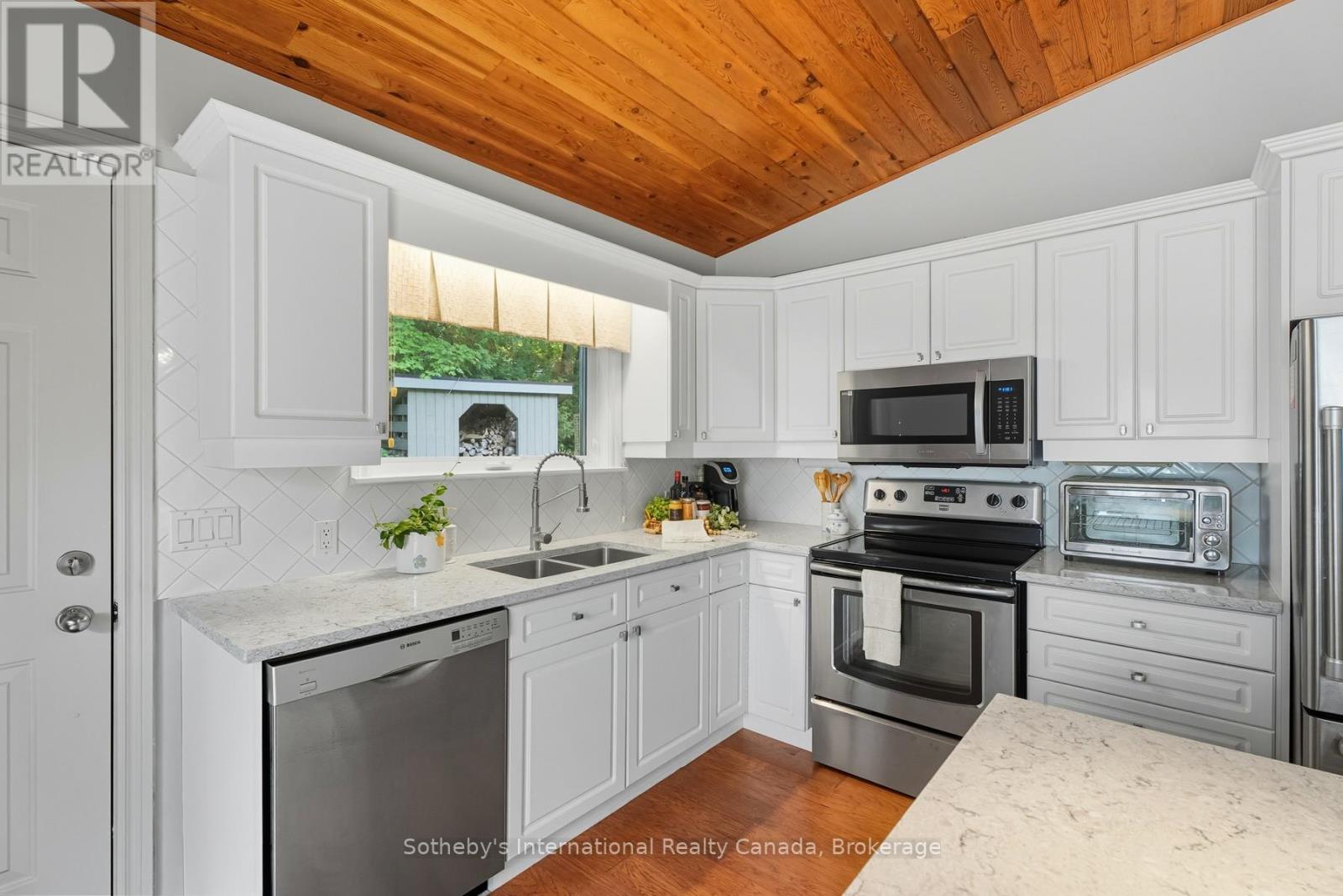 20 Fish Rock Road, Huntsville, Ontario  P1H 2N5 - Photo 17 - X12674718