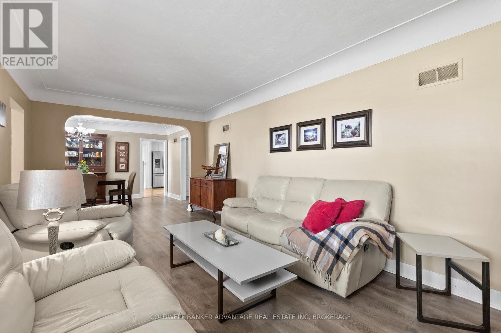 302 Main Street E, Grimsby, Ontario  L3M 1P8 - Photo 5 - X12674682