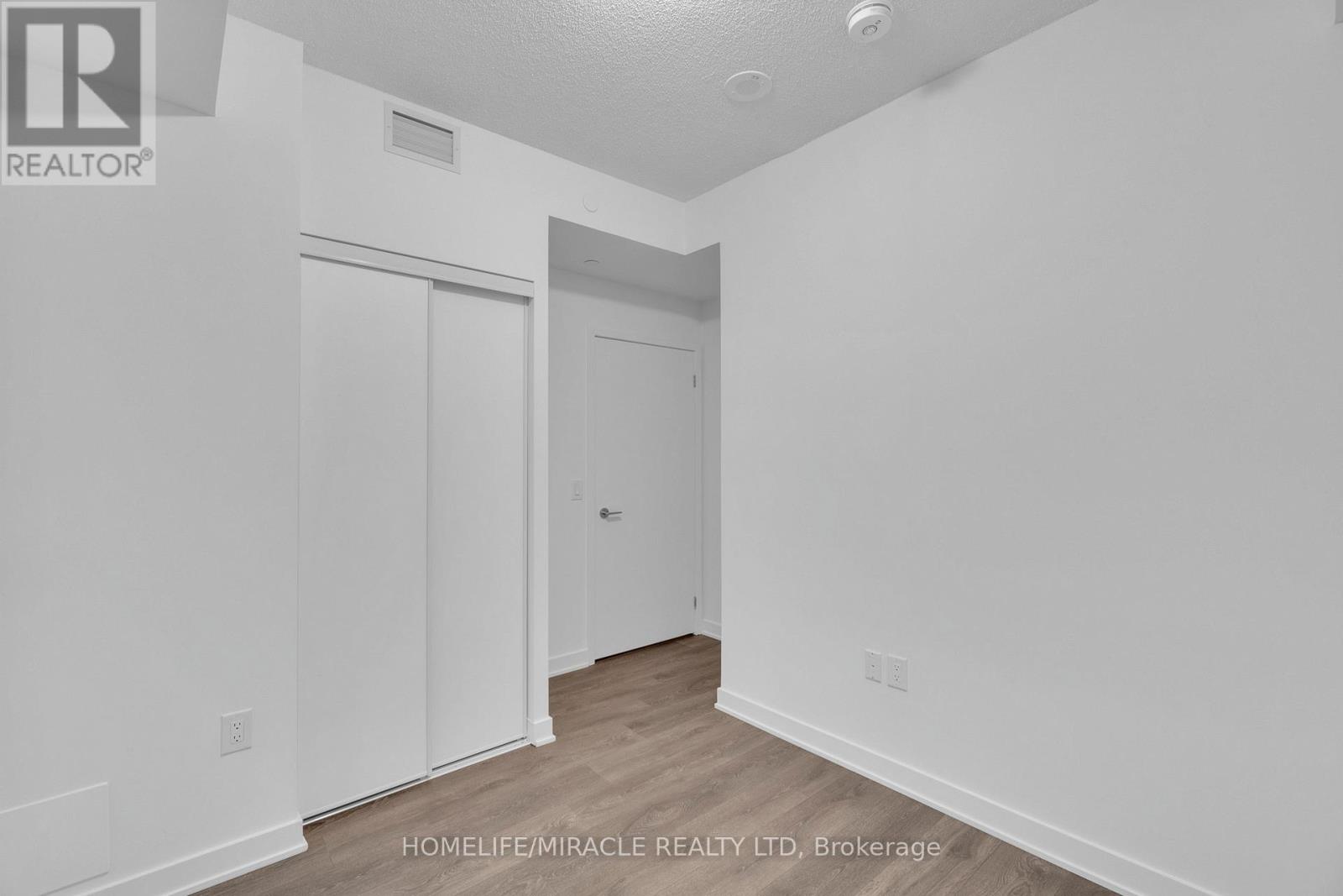 801 - 60 Honeycrisp Crescent, Vaughan, Ontario  L4K 0M5 - Photo 17 - N12674684