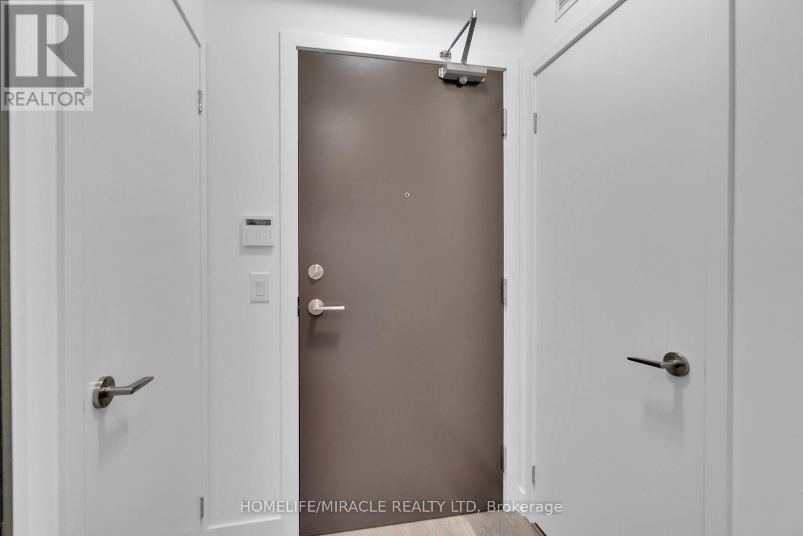 801 - 60 Honeycrisp Crescent, Vaughan, Ontario  L4K 0M5 - Photo 4 - N12674684