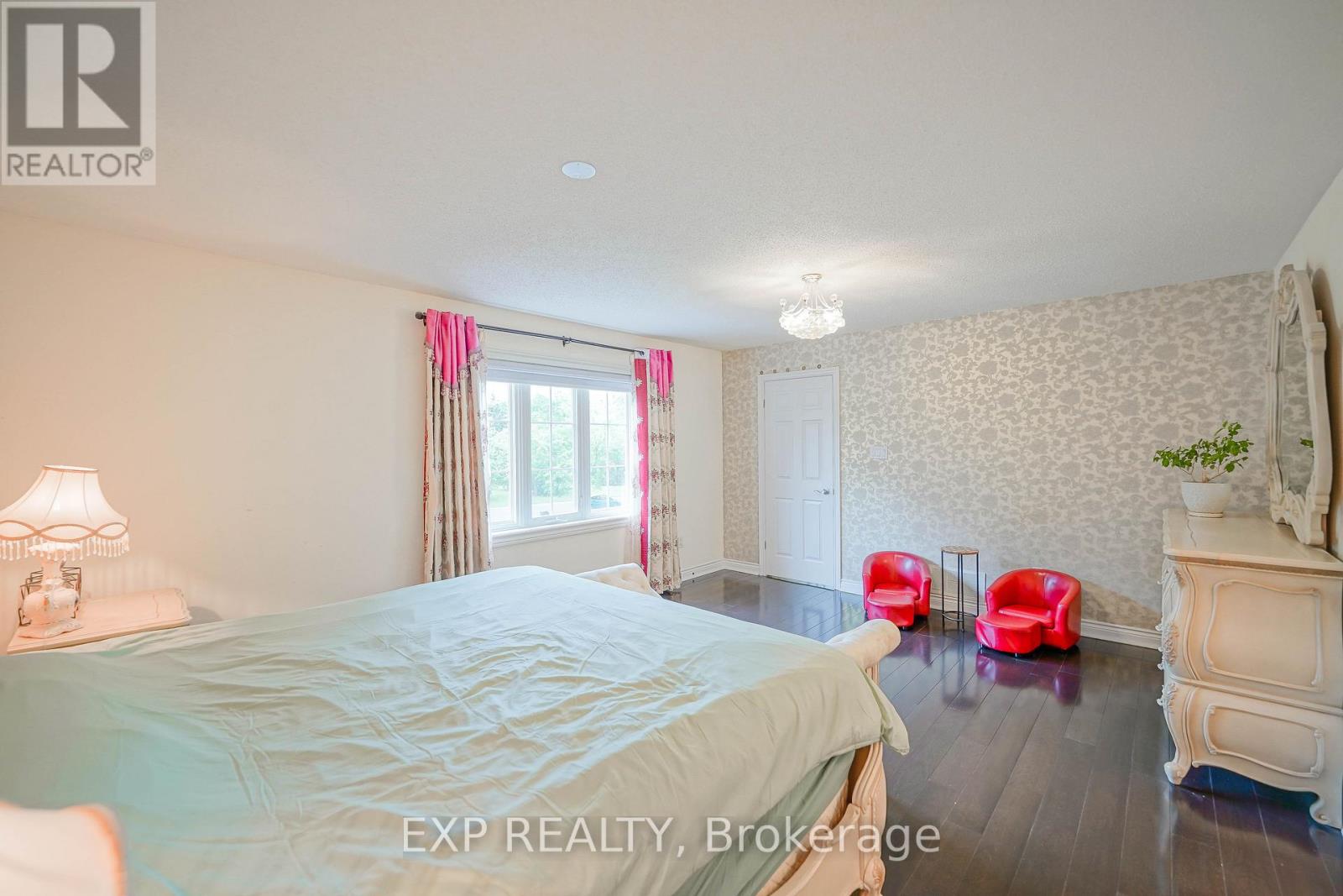 54 Ridgewood Drive, Richmond Hill, Ontario  L4E 3M1 - Photo 10 - N12674694