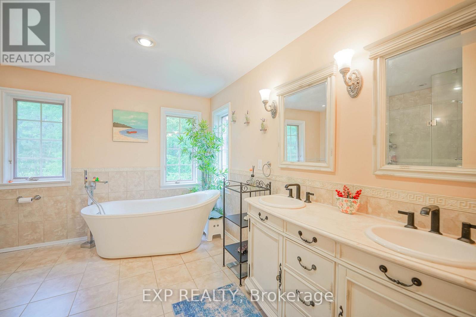 54 Ridgewood Drive, Richmond Hill, Ontario  L4E 3M1 - Photo 12 - N12674694