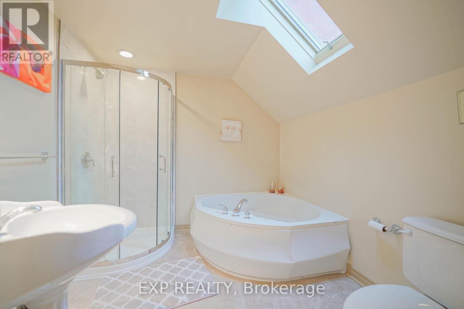 54 Ridgewood Drive, Richmond Hill, Ontario  L4E 3M1 - Photo 19 - N12674694