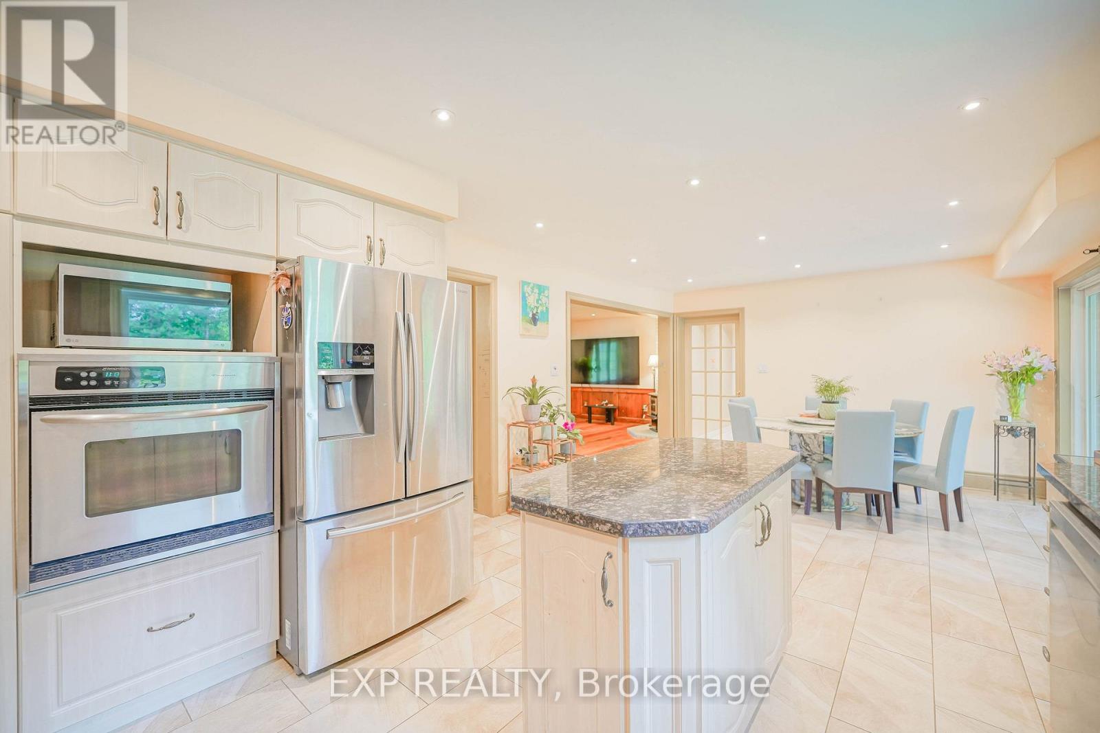 54 Ridgewood Drive, Richmond Hill, Ontario  L4E 3M1 - Photo 5 - N12674694