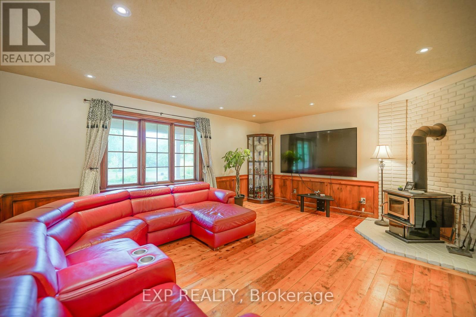 54 Ridgewood Drive, Richmond Hill, Ontario  L4E 3M1 - Photo 6 - N12674694