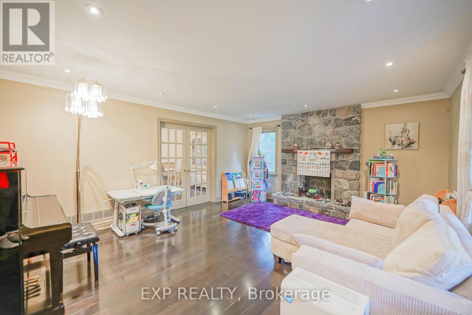 54 Ridgewood Drive, Richmond Hill, Ontario  L4E 3M1 - Photo 7 - N12674694