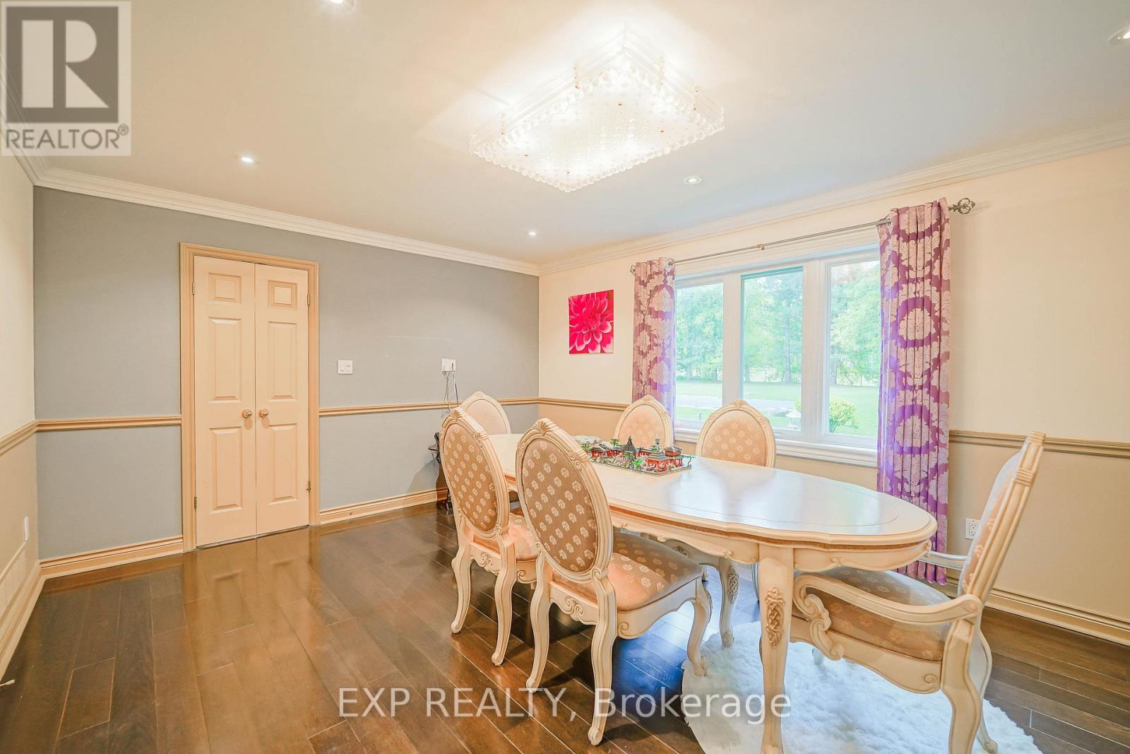 54 Ridgewood Drive, Richmond Hill, Ontario  L4E 3M1 - Photo 8 - N12674694