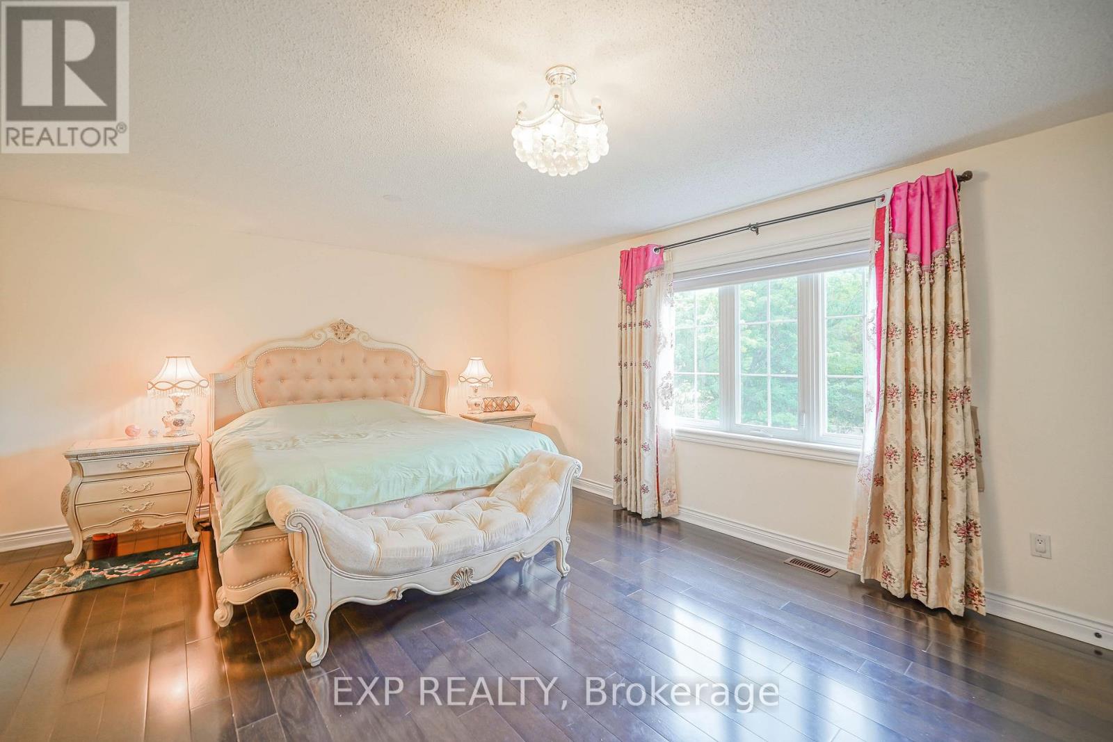 54 Ridgewood Drive, Richmond Hill, Ontario  L4E 3M1 - Photo 9 - N12674694