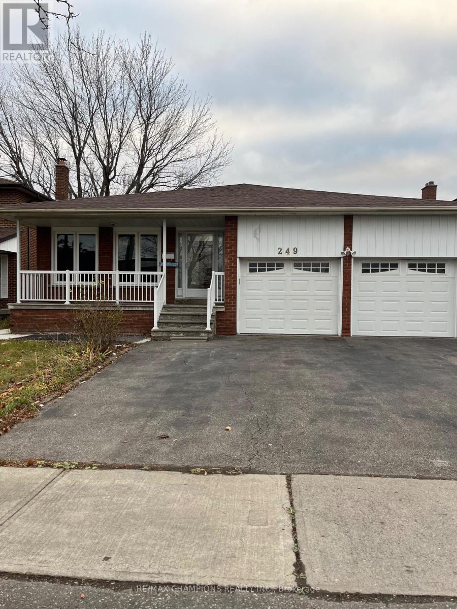 249 Centre Street N, Brampton, Ontario  L6V 2R3 - Photo 2 - W12655020