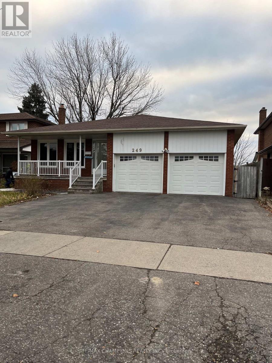 249 Centre Street N, Brampton, Ontario  L6V 2R3 - Photo 1 - W12655020