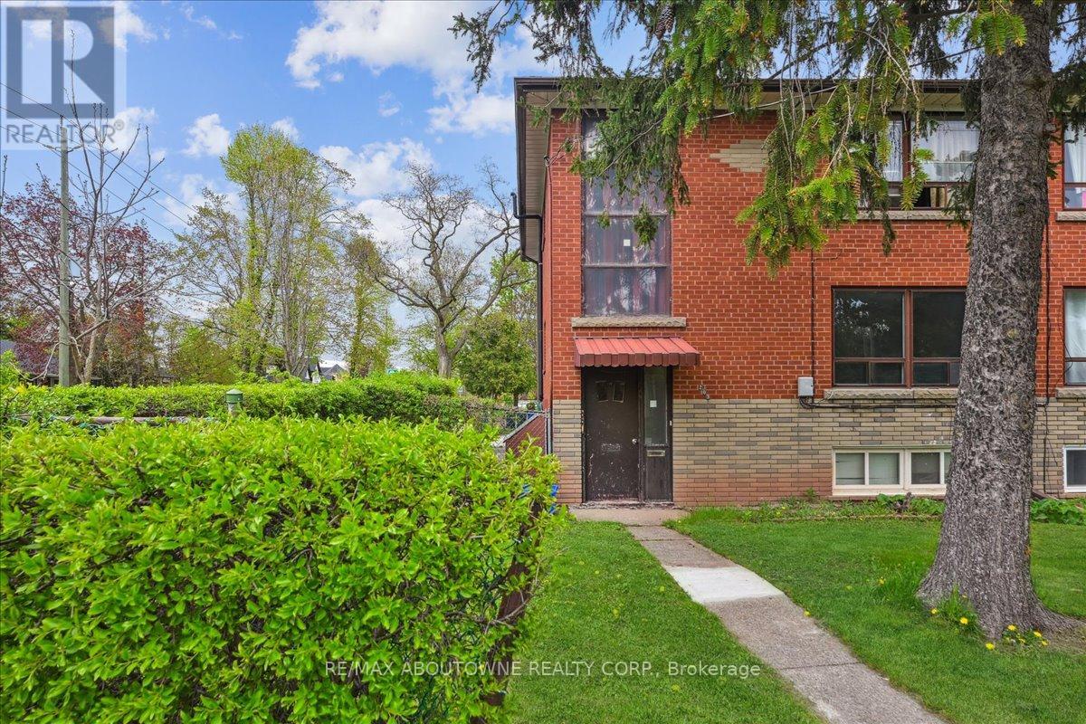 1 - 203 NELSON STREET, Oakville, Ontario