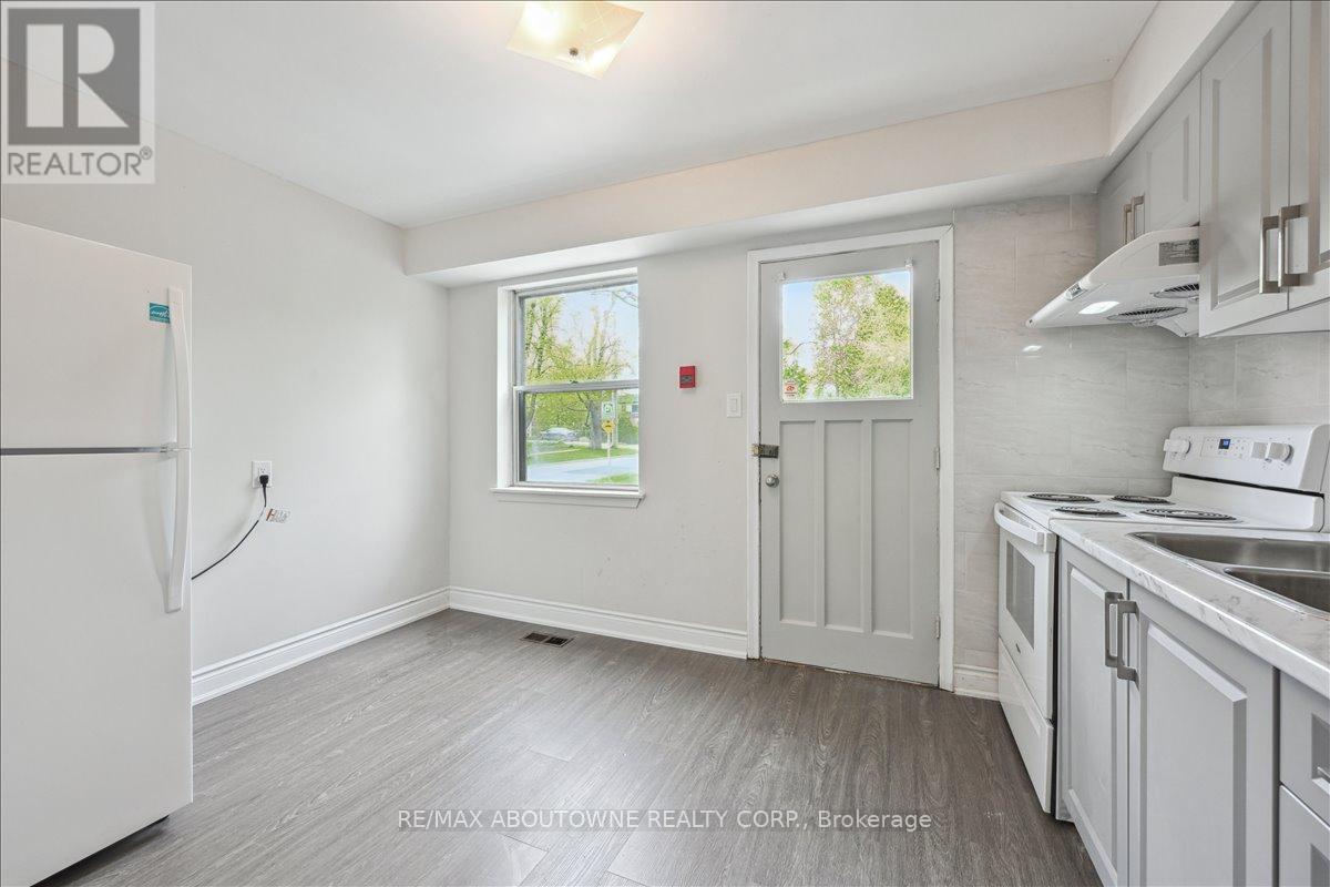 1 - 203 Nelson Street, Oakville, Ontario  L6L 3J4 - Photo 10 - W12674678