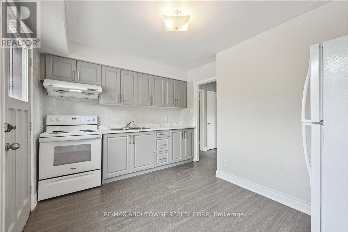 1 - 203 Nelson Street, Oakville, Ontario  L6L 3J4 - Photo 11 - W12674678