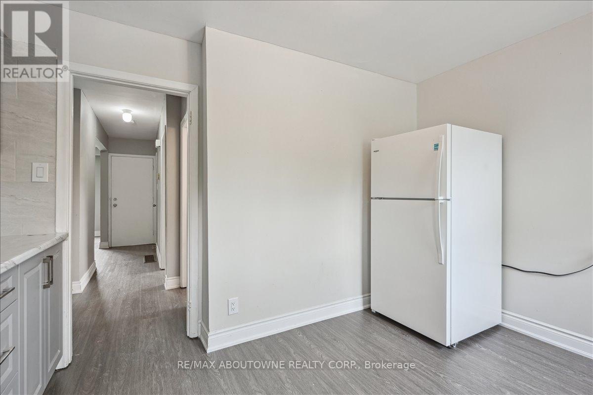 1 - 203 Nelson Street, Oakville, Ontario  L6L 3J4 - Photo 12 - W12674678