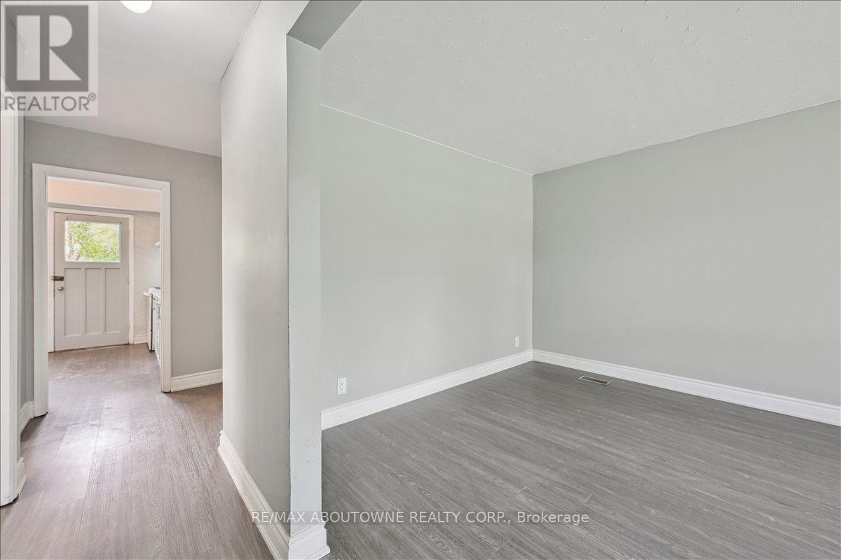 1 - 203 Nelson Street, Oakville, Ontario  L6L 3J4 - Photo 5 - W12674678