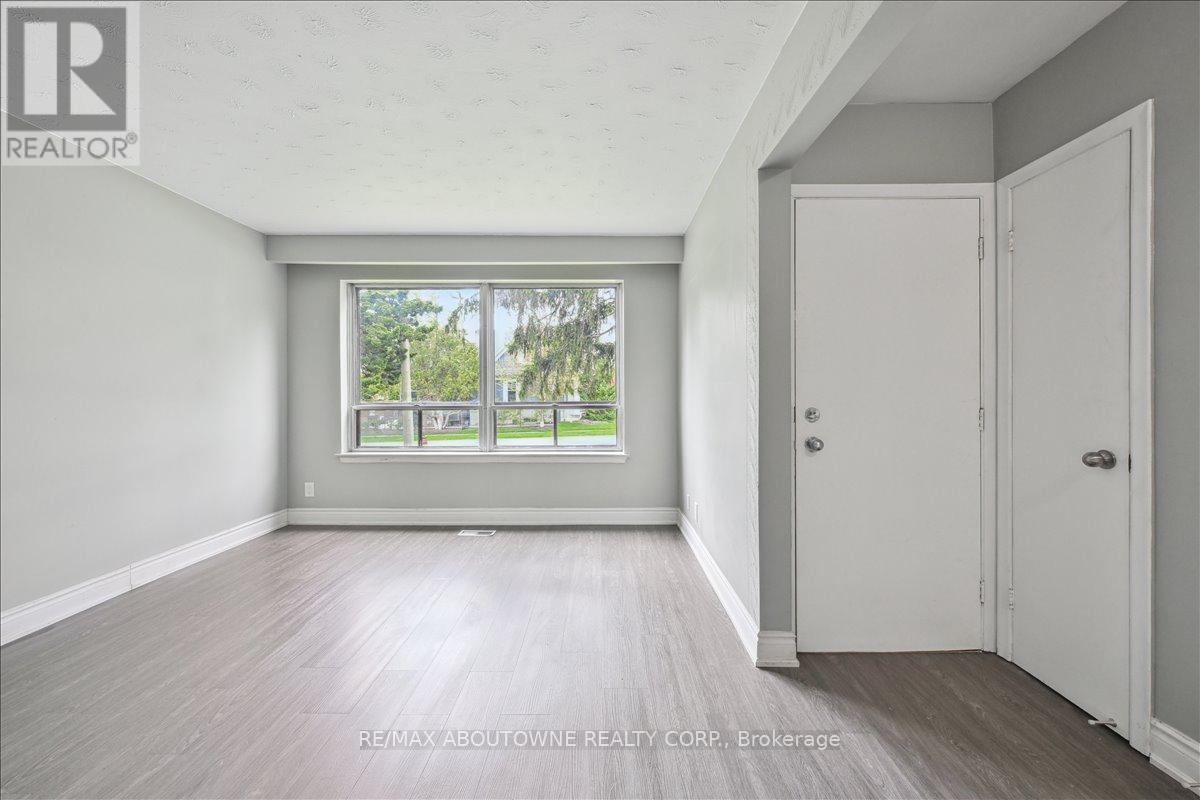 1 - 203 Nelson Street, Oakville, Ontario  L6L 3J4 - Photo 6 - W12674678