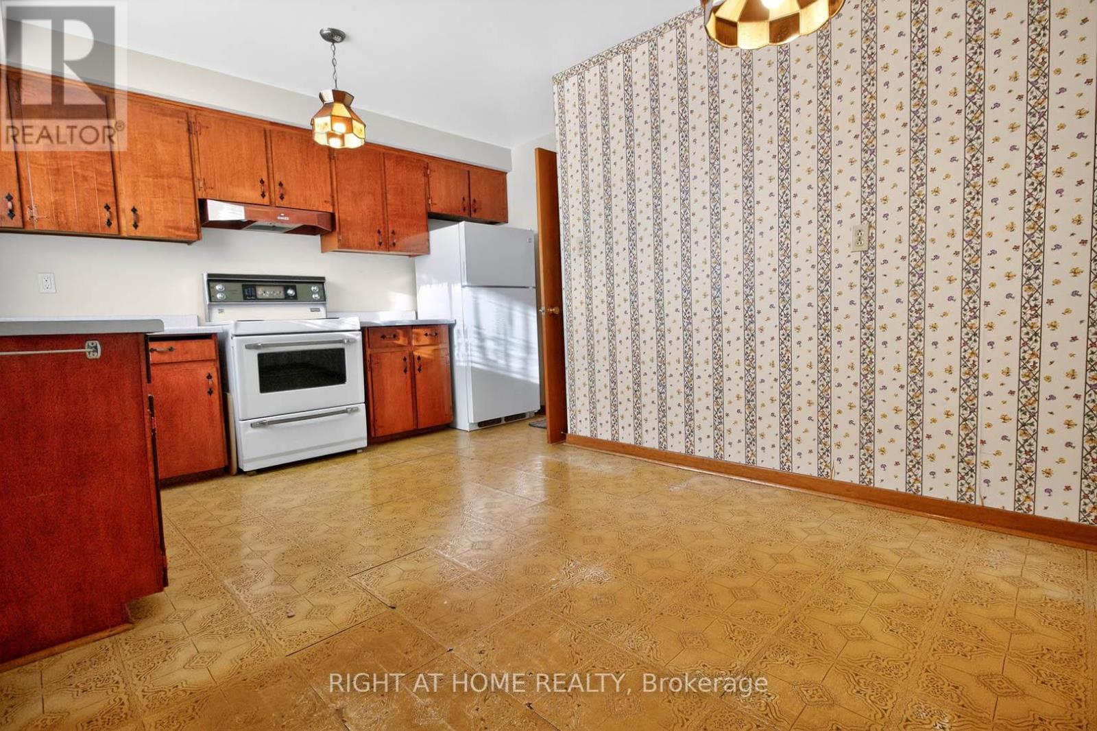 7524 Wrenwood Crescent, Mississauga, Ontario  L4T 2V7 - Photo 13 - W12674688