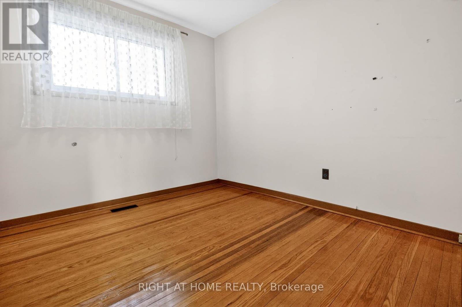 7524 Wrenwood Crescent, Mississauga, Ontario  L4T 2V7 - Photo 22 - W12674688