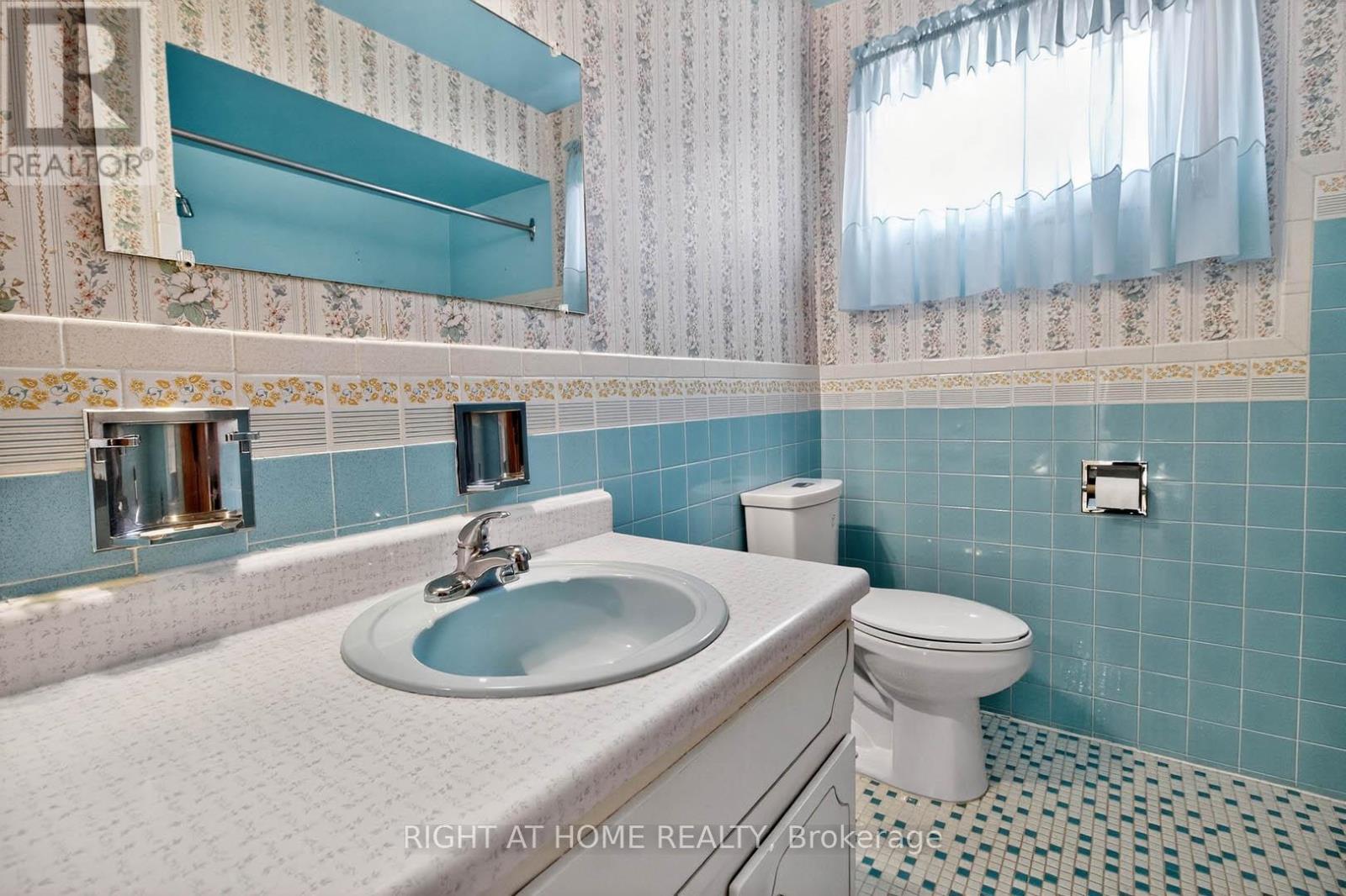 7524 Wrenwood Crescent, Mississauga, Ontario  L4T 2V7 - Photo 23 - W12674688