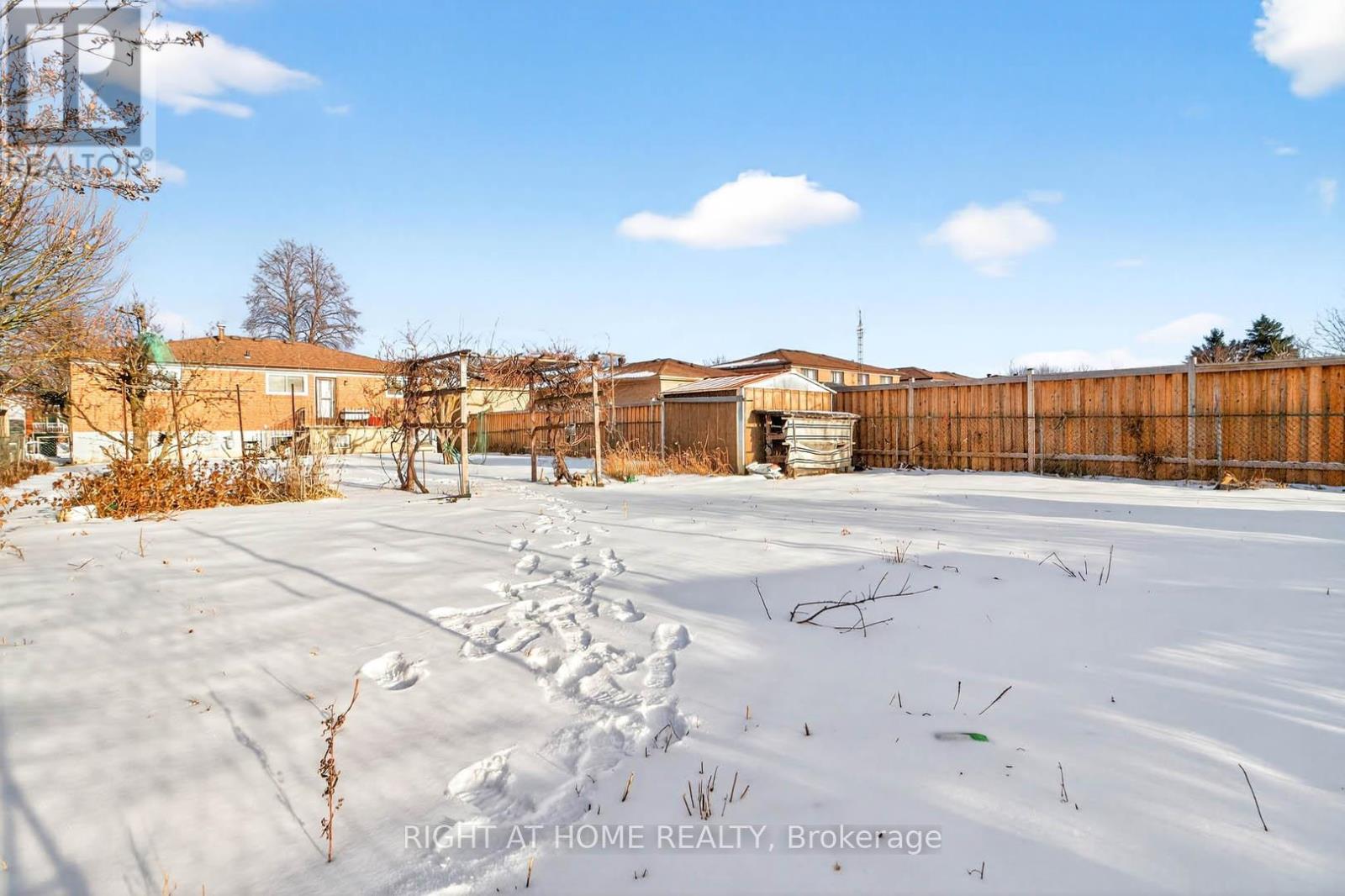 7524 Wrenwood Crescent, Mississauga, Ontario  L4T 2V7 - Photo 32 - W12674688