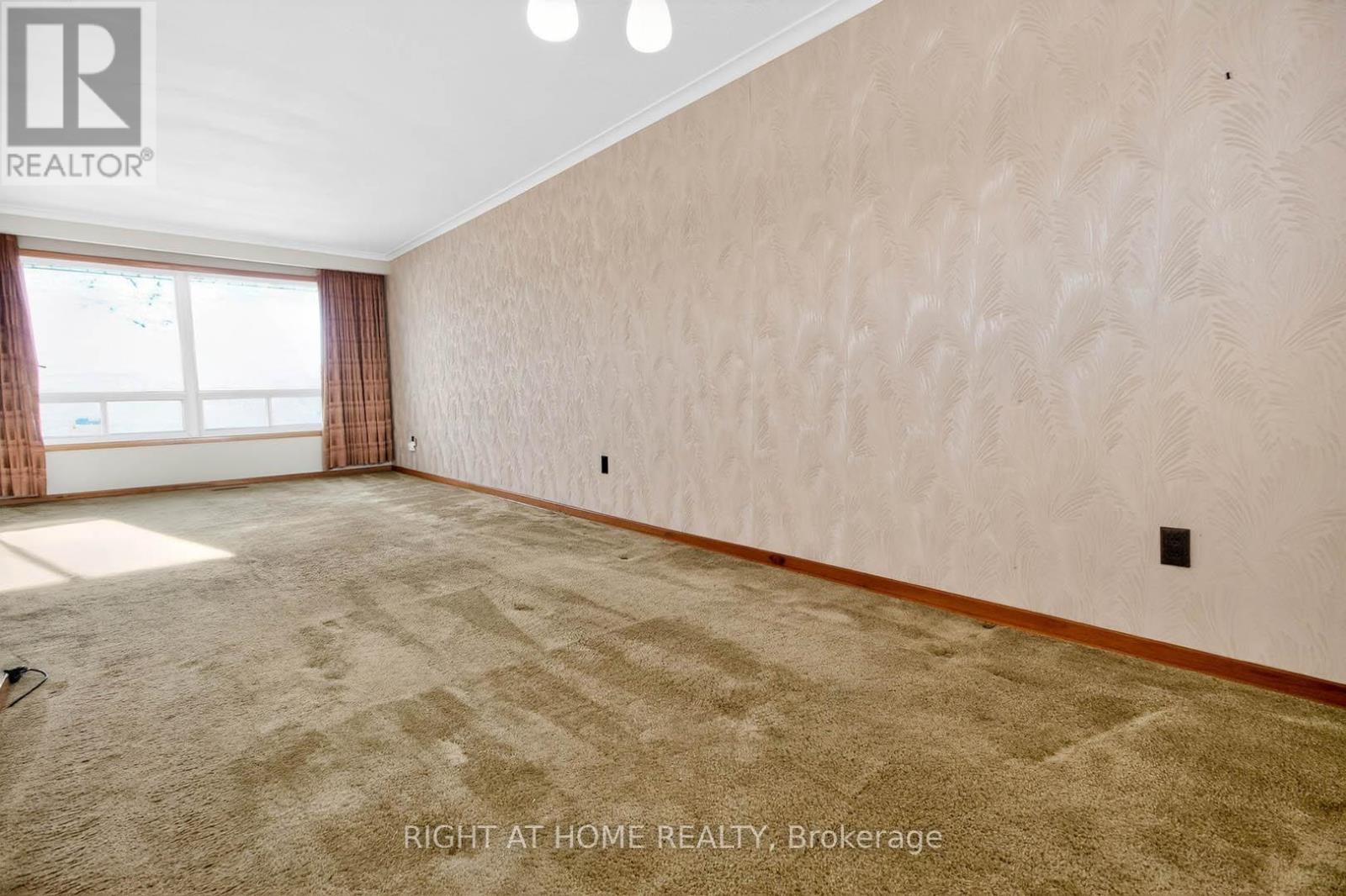 7524 Wrenwood Crescent, Mississauga, Ontario  L4T 2V7 - Photo 5 - W12674688