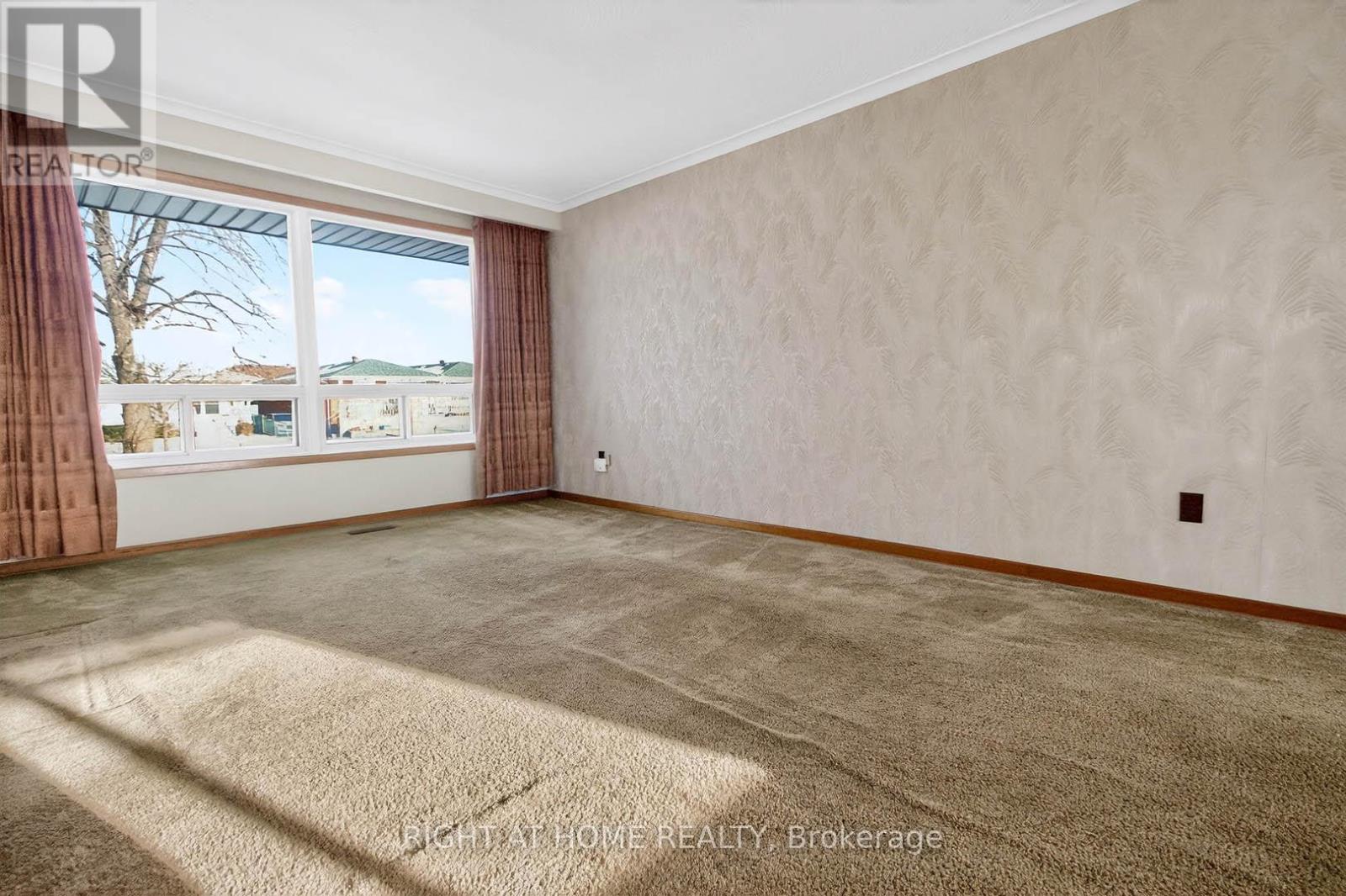 7524 Wrenwood Crescent, Mississauga, Ontario  L4T 2V7 - Photo 9 - W12674688