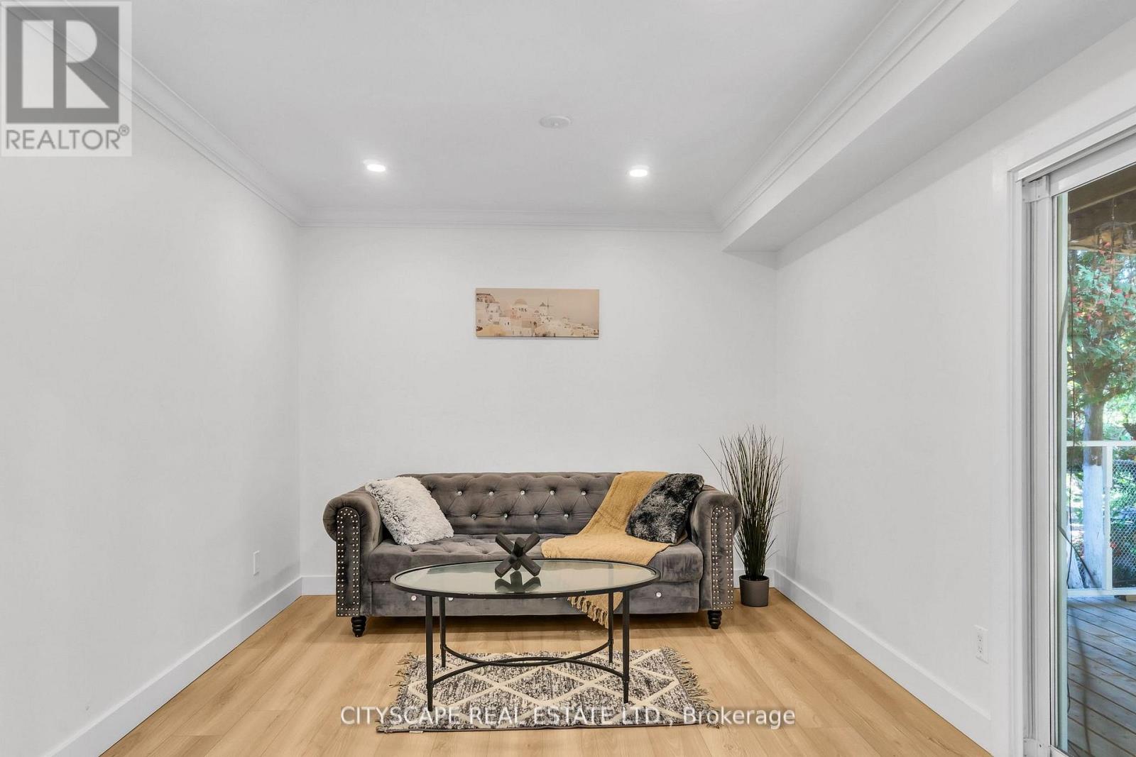 3 Geneva Crescent, Brampton, Ontario  L6S 1K7 - Photo 4 - W12674722