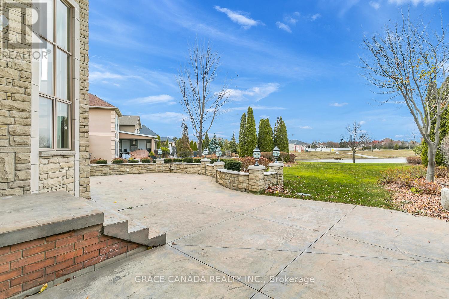 1585 Stoneybrook Crescent, Windsor, Ontario  N9G 2Z4 - Photo 4 - X12674728