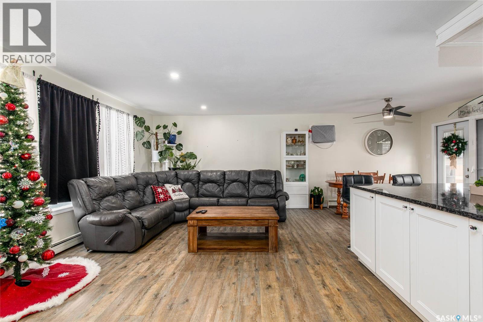 1266 Maybery Crescent, Moose Jaw, Saskatchewan  S6H 7B4 - Photo 7 - SK025638