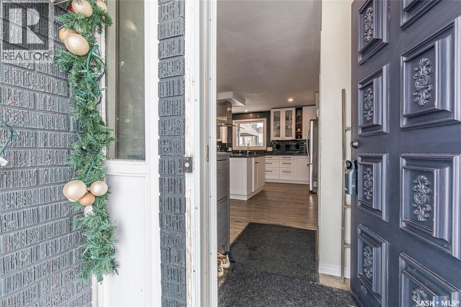 1266 Maybery Crescent, Moose Jaw, Saskatchewan  S6H 7B4 - Photo 4 - SK025638