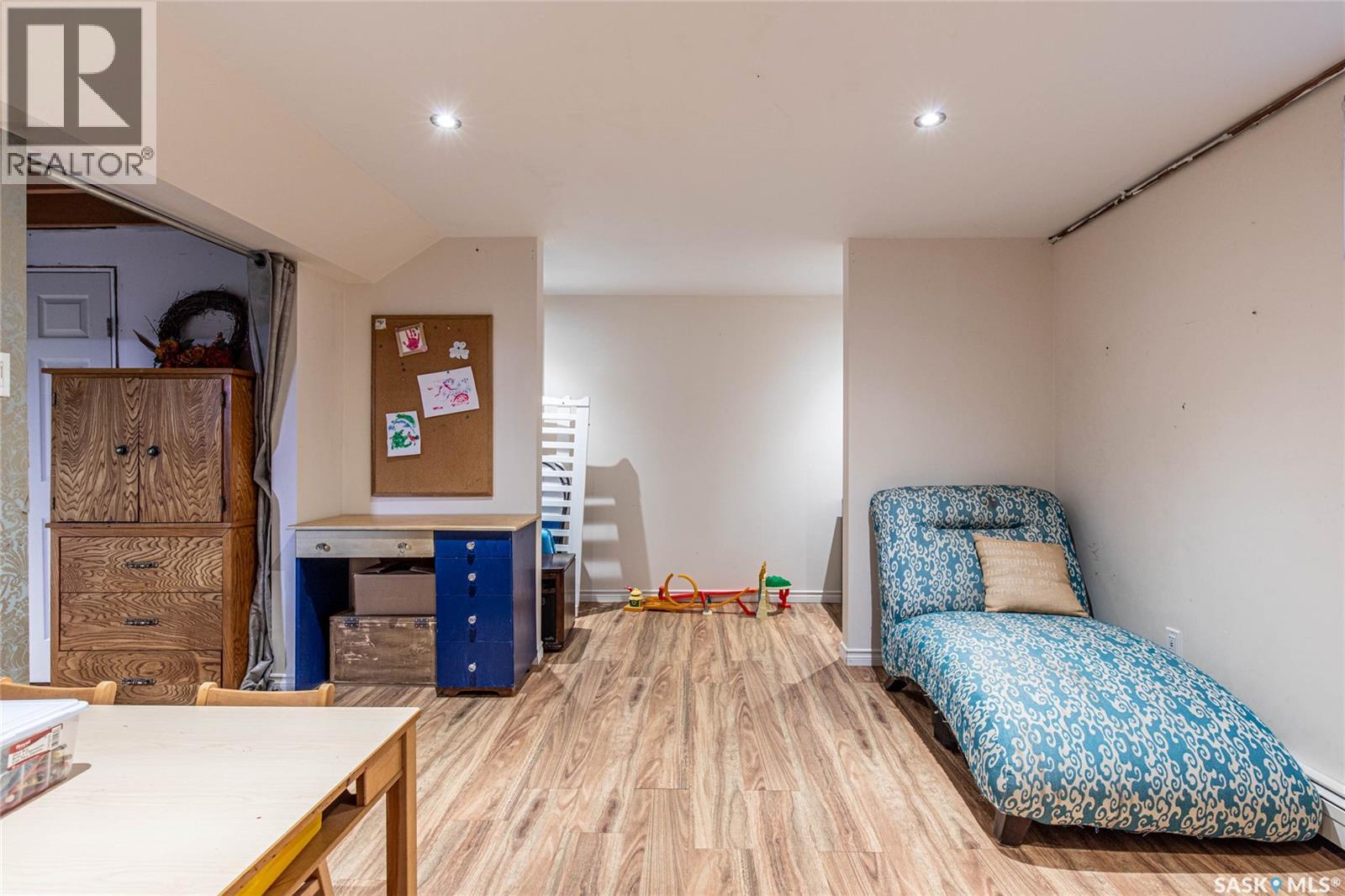 1266 Maybery Crescent, Moose Jaw, Saskatchewan  S6H 7B4 - Photo 34 - SK025638