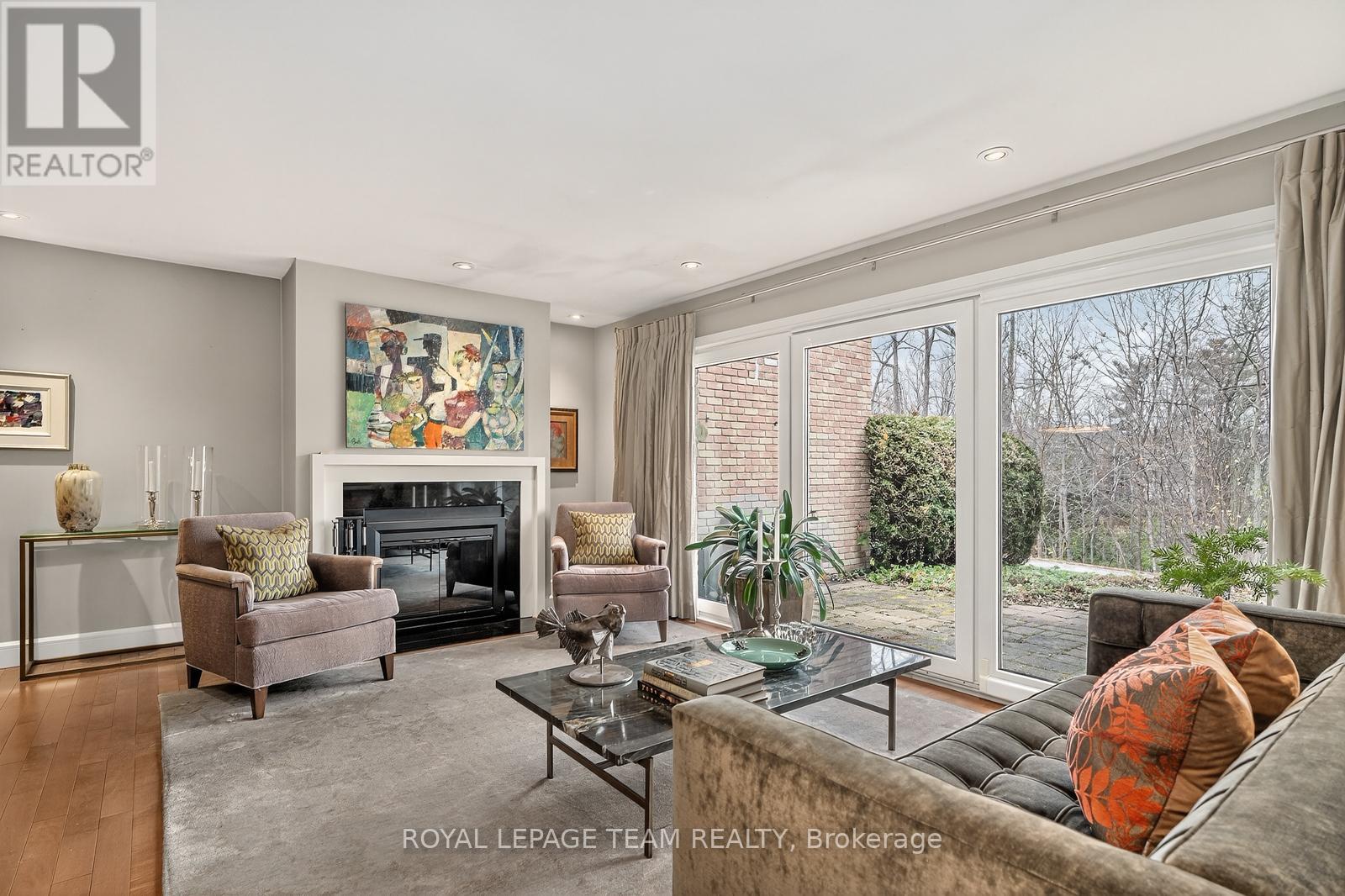 Unit 10 - 55 Whitemarl Drive, Ottawa, Ontario  K1L 8J9 - Photo 2 - X12674740