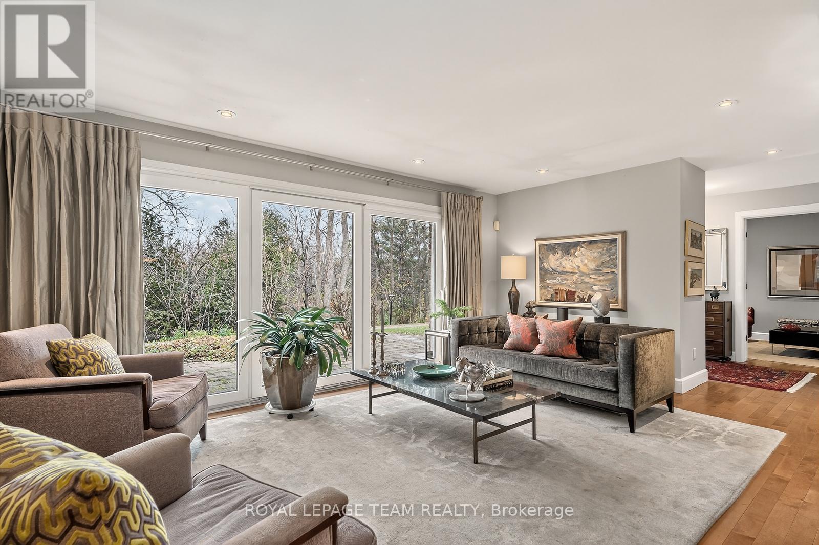 Unit 10 - 55 Whitemarl Drive, Ottawa, Ontario  K1L 8J9 - Photo 3 - X12674740