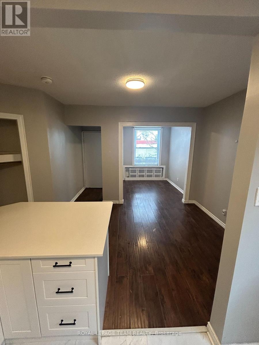 3 - 883 Somerset Street W, Ottawa, Ontario  K1R 6R6 - Photo 3 - X12674742