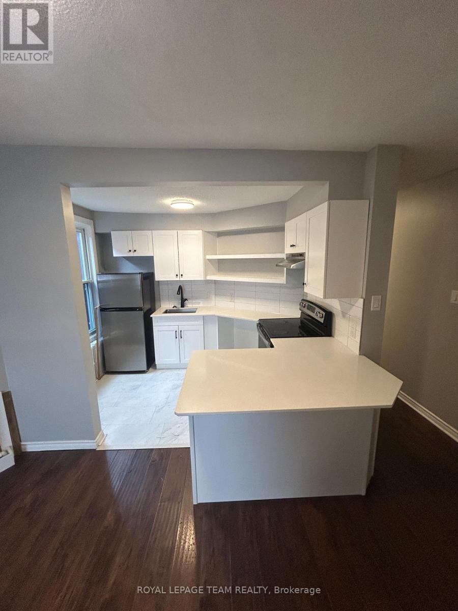 3 - 883 Somerset Street W, Ottawa, Ontario  K1R 6R6 - Photo 4 - X12674742