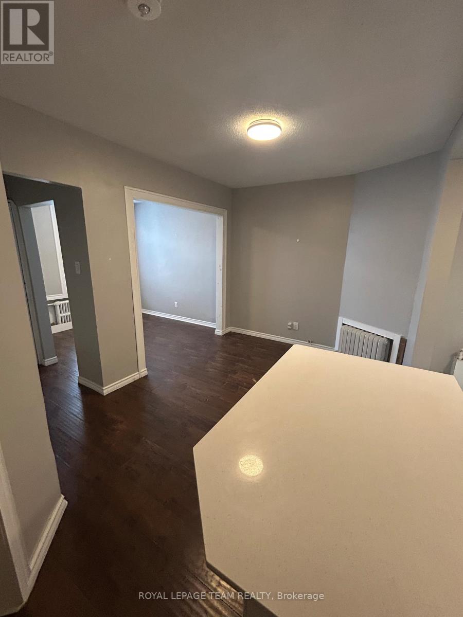 3 - 883 Somerset Street W, Ottawa, Ontario  K1R 6R6 - Photo 6 - X12674742