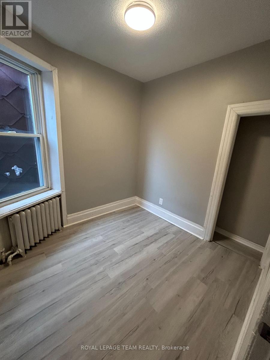 3 - 883 Somerset Street W, Ottawa, Ontario  K1R 6R6 - Photo 9 - X12674742