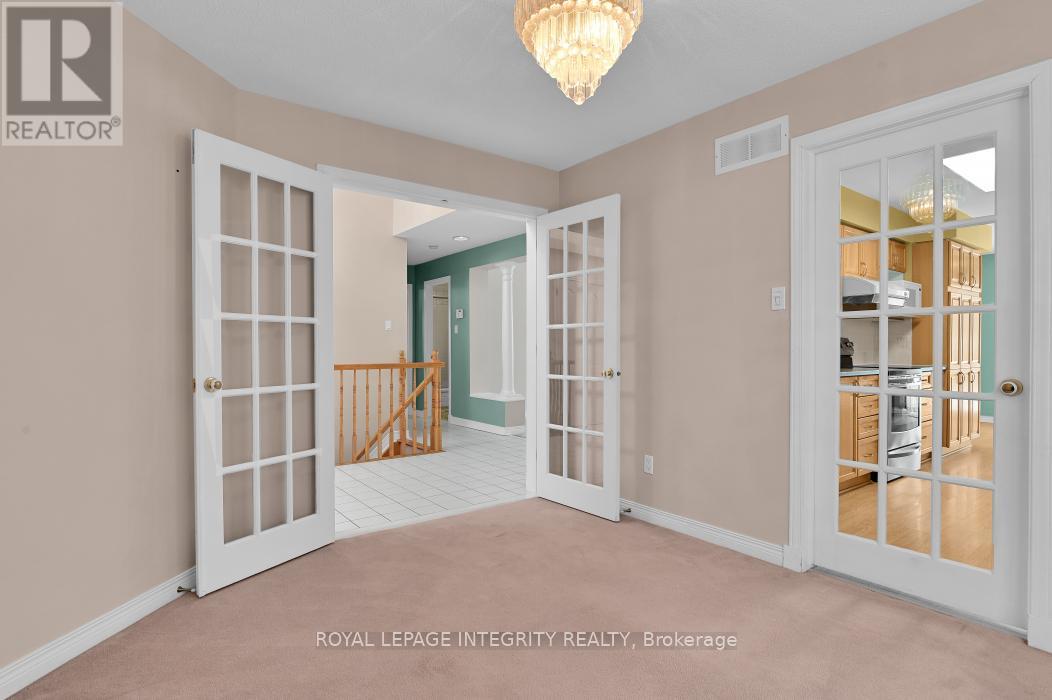 49 Sai Crescent, Ottawa, Ontario  K1G 5N8 - Photo 3 - X12674748