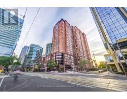 808 - 633 BAY STREET, Toronto, Ontario