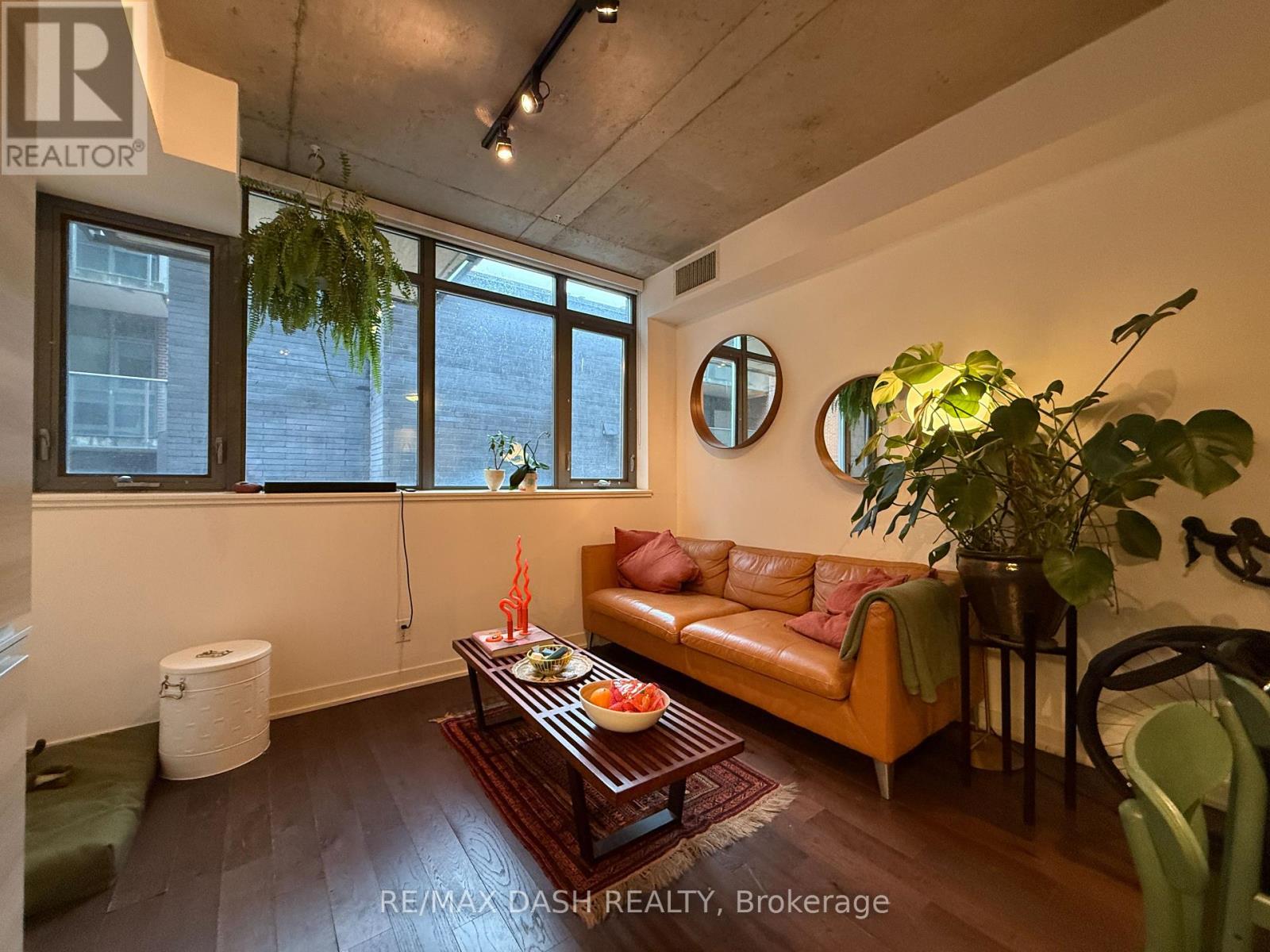 210 - 8 GLADSTONE AVENUE, Toronto, Ontario